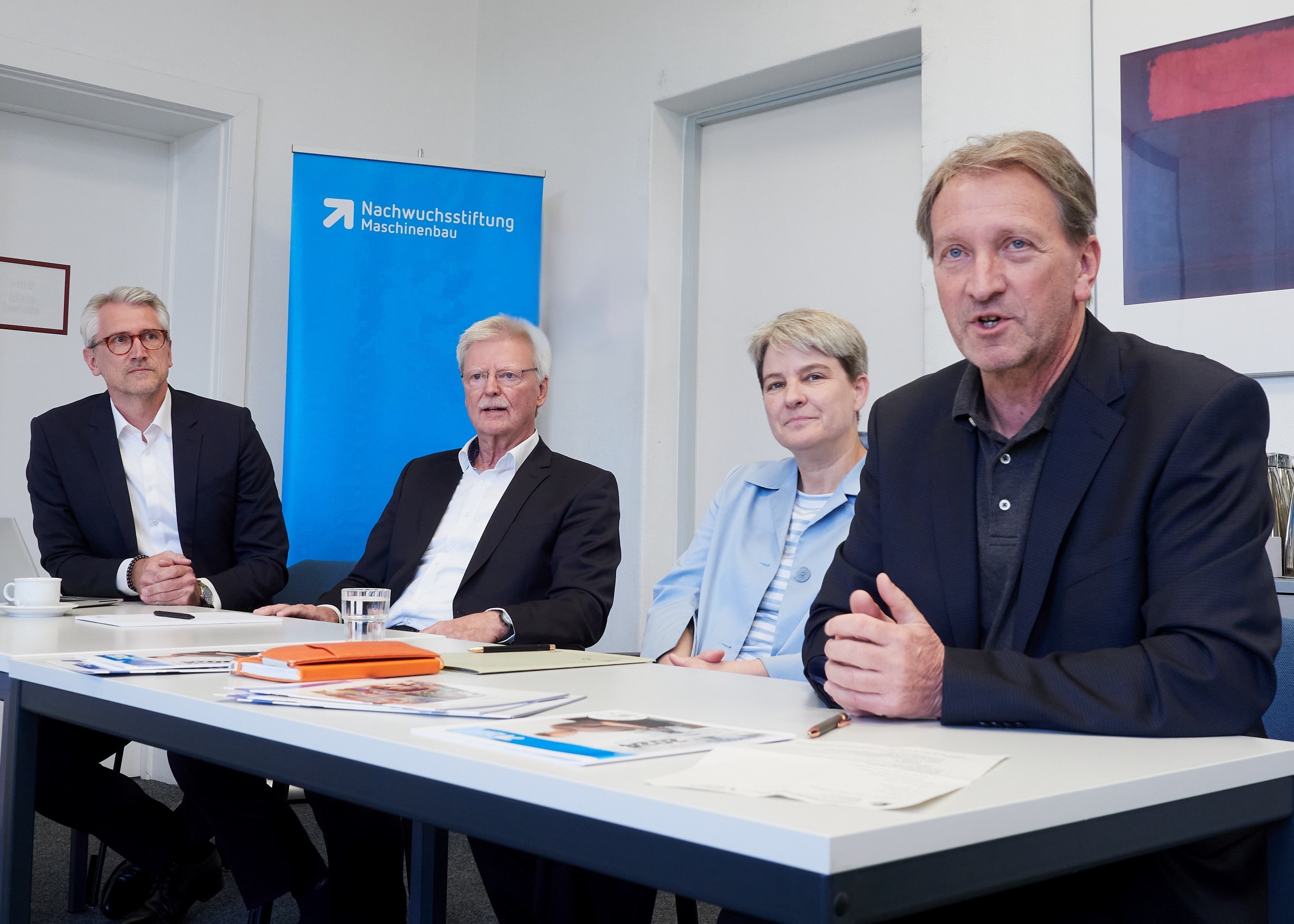 Die Senatorin für Kinder und Bildung und die Nachwuchsstiftung Maschinenbau im Kooperationsgespräch zur beruflichen Bildung in Bremen.