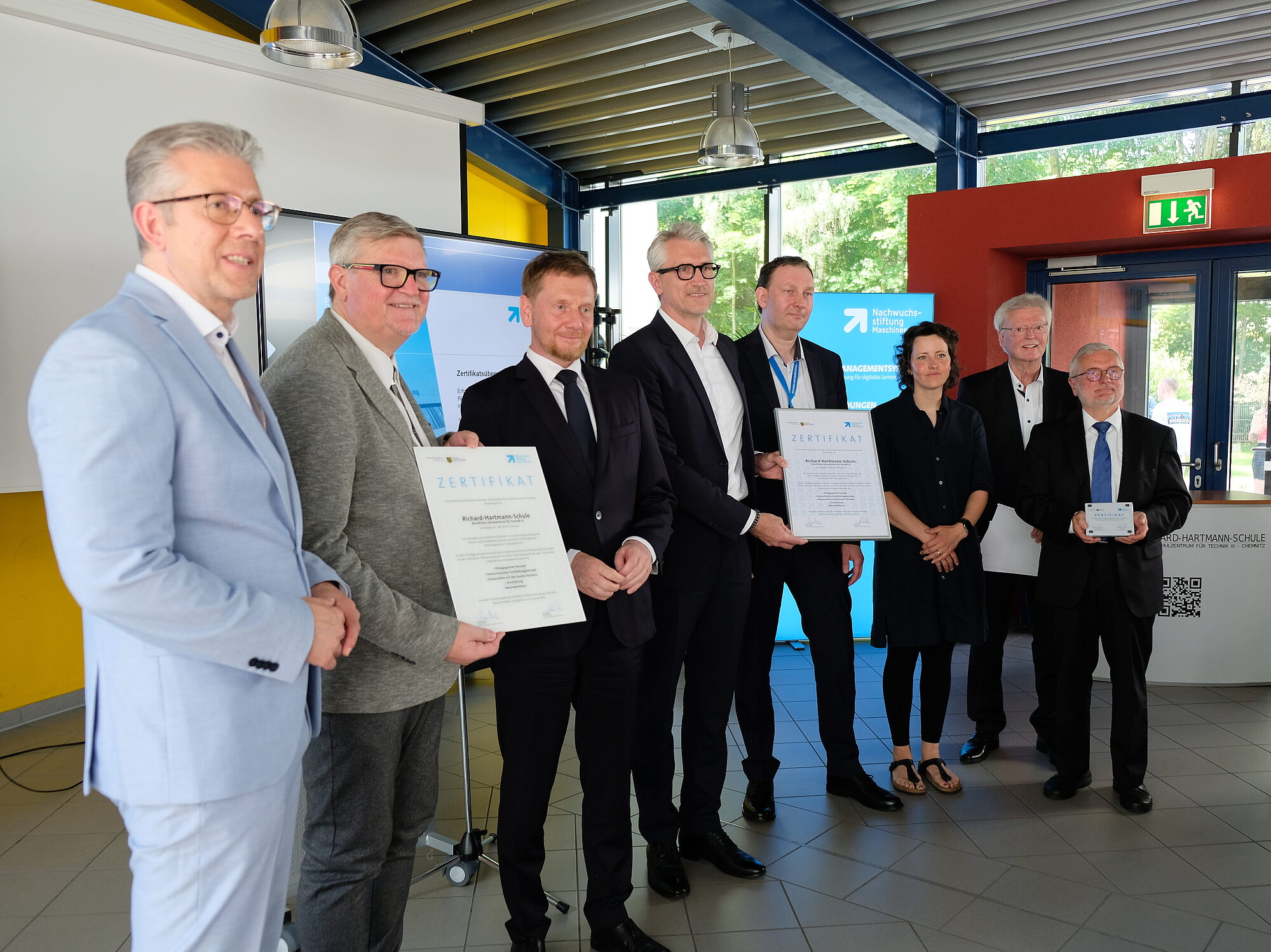 Richard-Hartmann-Schule Chemnitz erhält die Rezertifizierung für exzellente digitale Ausbildung im Beisein von Ministerpräsident Michael Kretschmer und der Nachwuchsstiftung Maschinenbau.